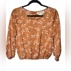 Saltwater Luxe Becca Blouse Floral Pattern Silky Feel Lightweight‎ Size Medium
